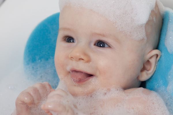 Aktuelle Untersuchung zeigt: tägliches Baden bei Neurodermitis erlaubt!